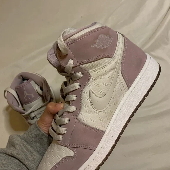 Jordan 1s Retro Heiress Plum - Picture 4 of 10